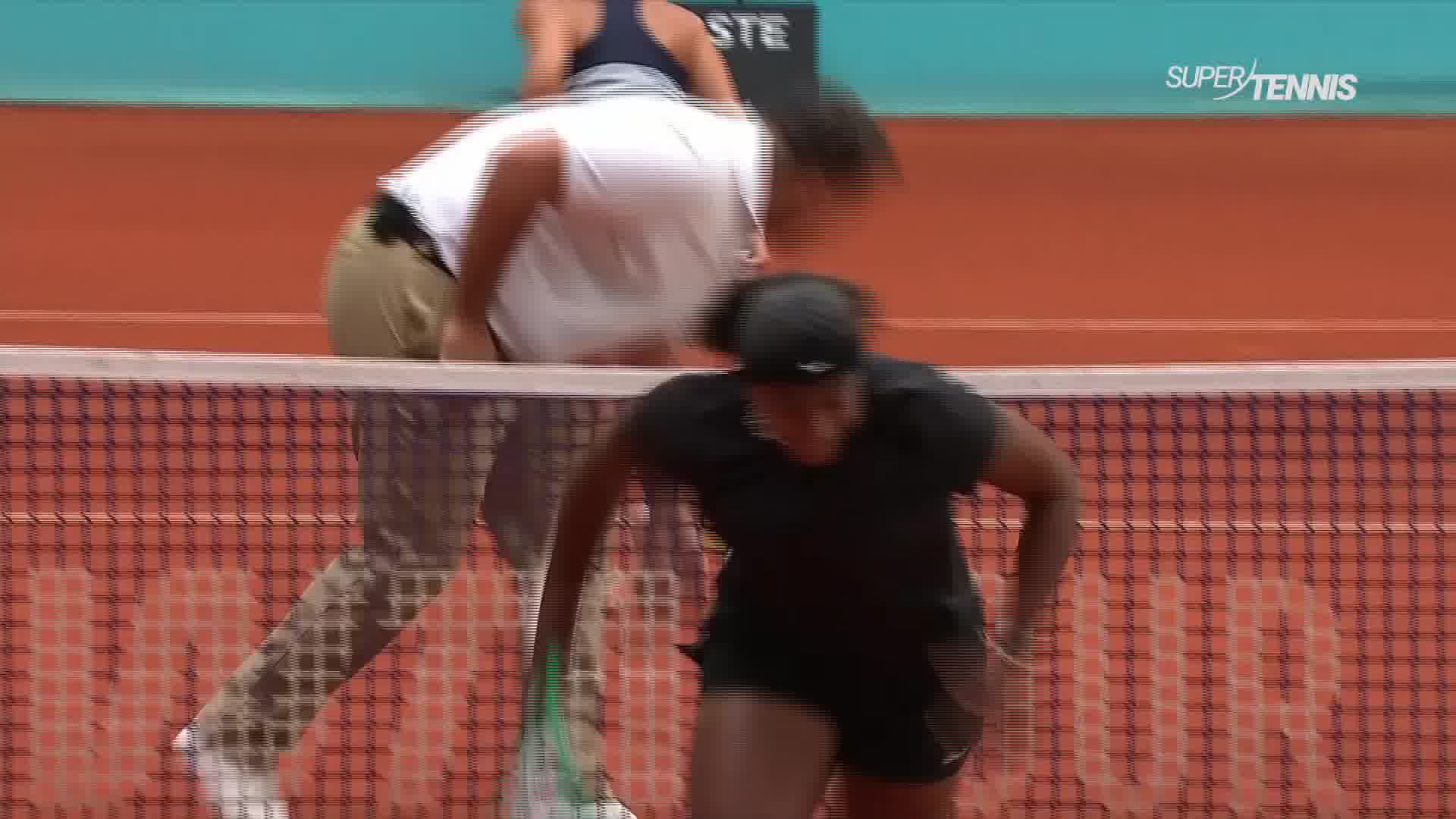 FFFB37B2-4FF9-4C03-8EA5-6F4231284444